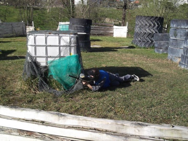 arrastrandonse por el campo.jpg